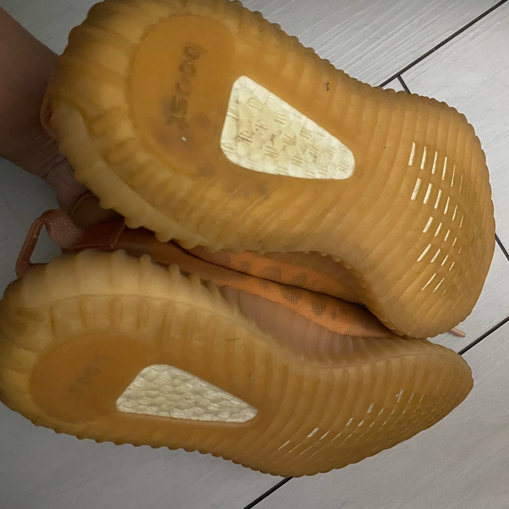 Yeezy size 6.5 - Picture 3 of 4